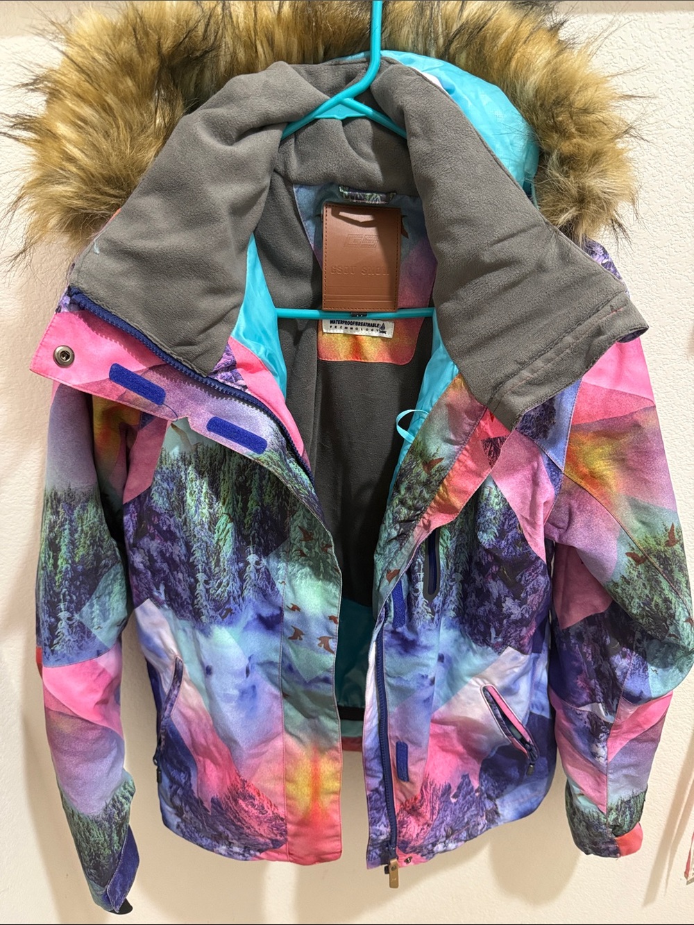 Womens Multicolor Mountain-Print Winter Jacket with Faux-Fur Hood